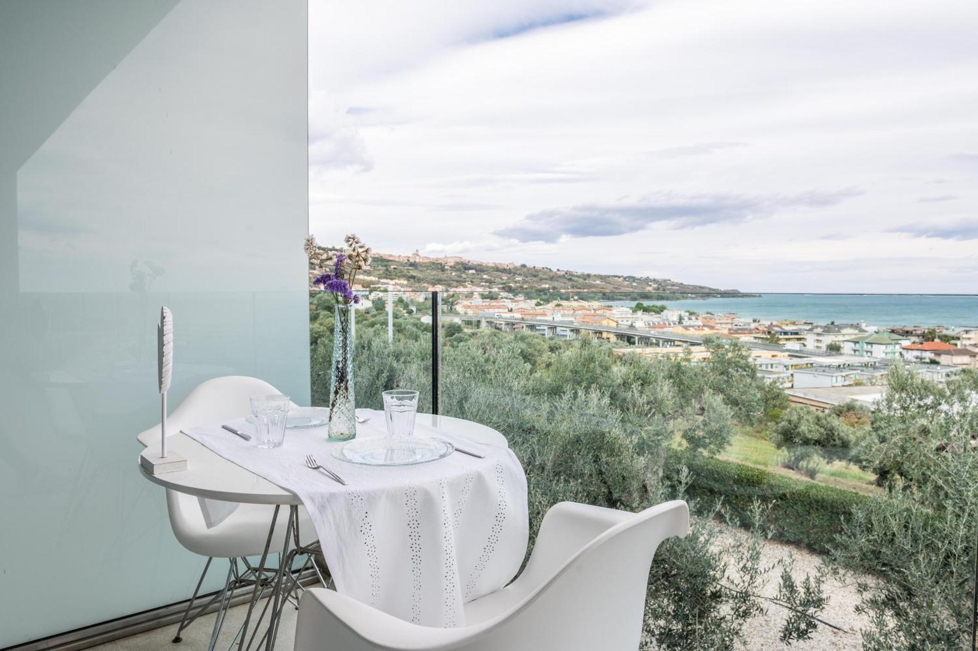 Alkimia Boutique Hotel Васто Екстериор снимка
